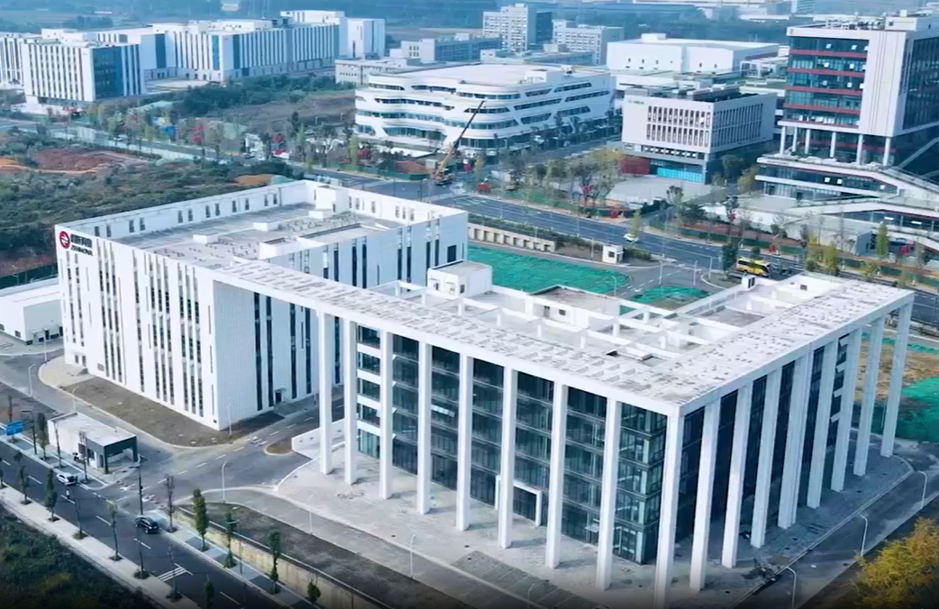 諾峰藥業(yè)集團采用科鹿UPS電源，為藥業(yè)研發(fā)基地安全的生產(chǎn)提供了高效的電力支持